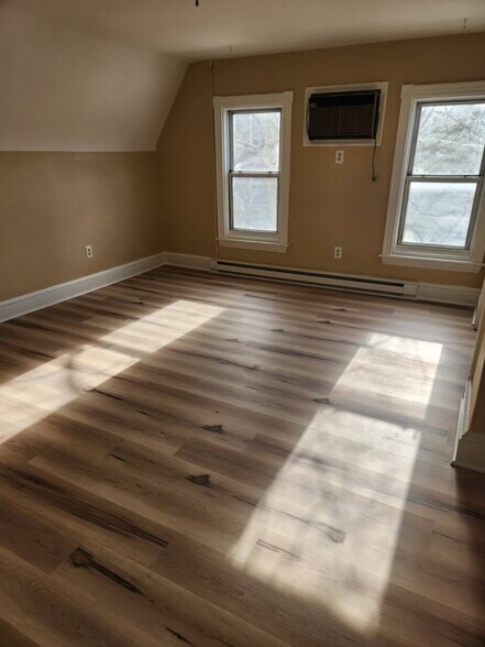 Building Photo - 437 E 1st St