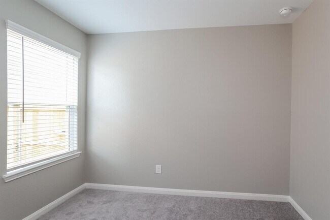 Building Photo - 26420 Richter Dr