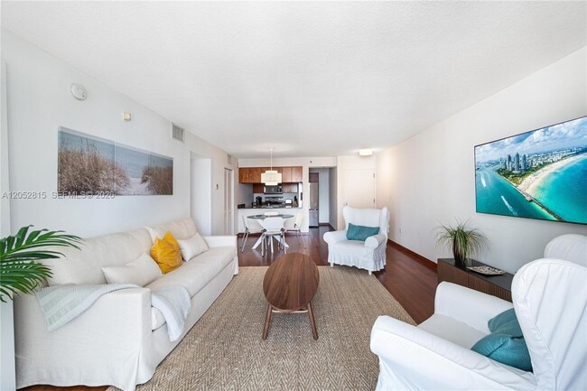Building Photo - 1200 Brickell Bay Dr
