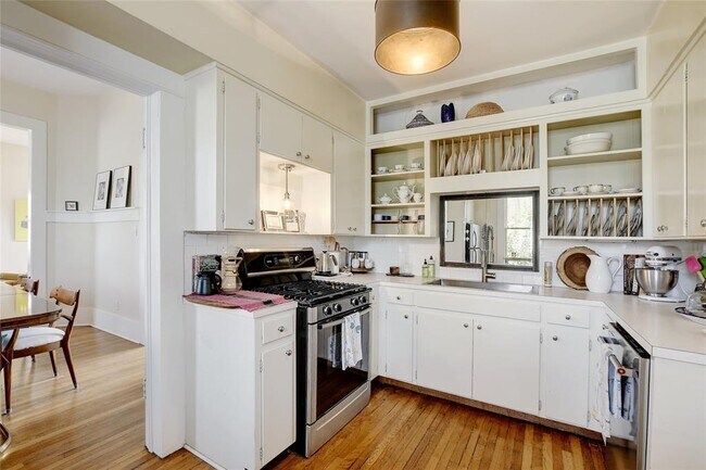 Building Photo - 221 N Johnson Ave