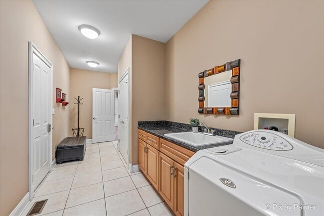 Building Photo - 40W352 William Cullen Bryant St