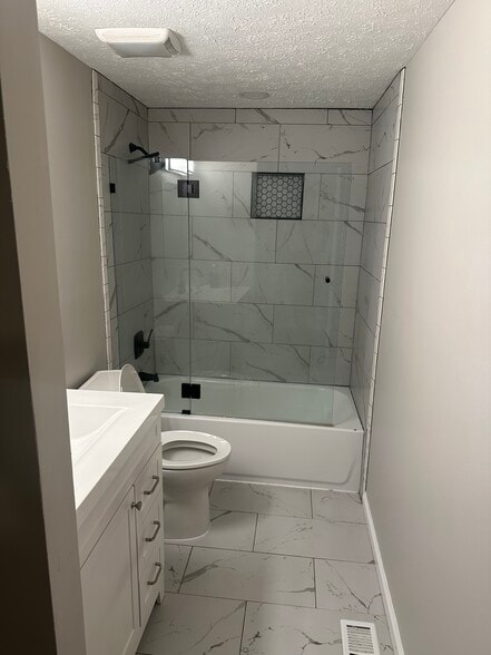 Building Photo - 10 Victoria Manor Ct