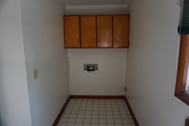 Building Photo - 2 Bedroom / 1 Bath Apt. Kingsport, TN