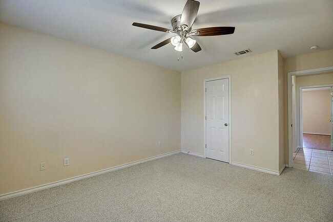 Building Photo - 3805 Julia Cir