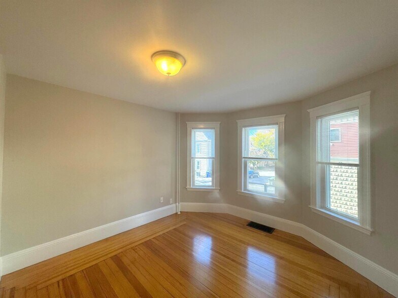 Building Photo - 11 Belmont Sq