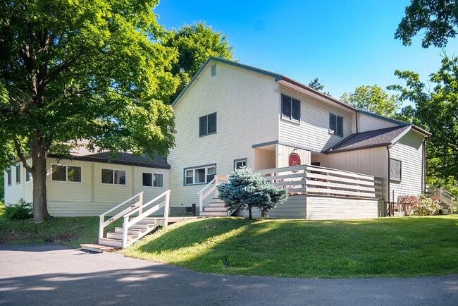 Primary Photo - 572 Warren Rd