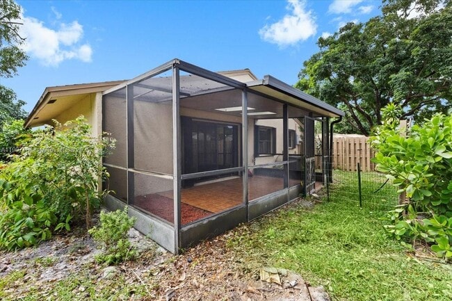 Building Photo - 901 NW 26th Ave