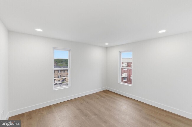Building Photo - 213 Hermitage St