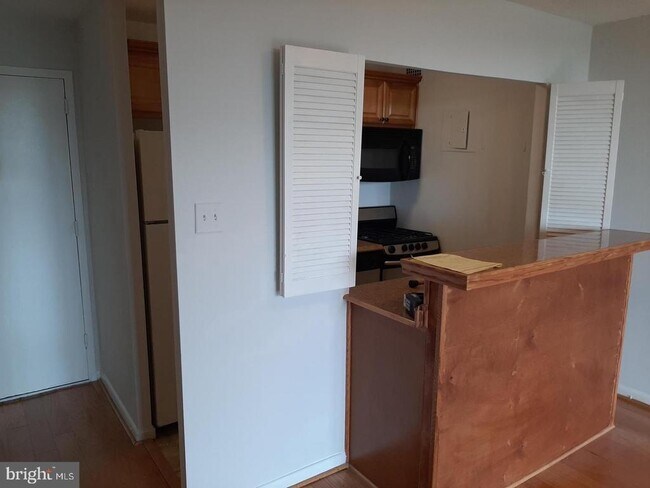 Building Photo - 2500 N Van Dorn St