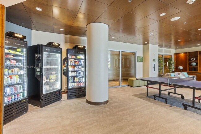 Building Photo - 2641 N Flamingo Rd