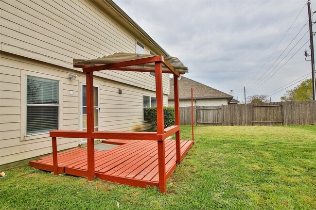 Building Photo - 18926 Piney Way Dr