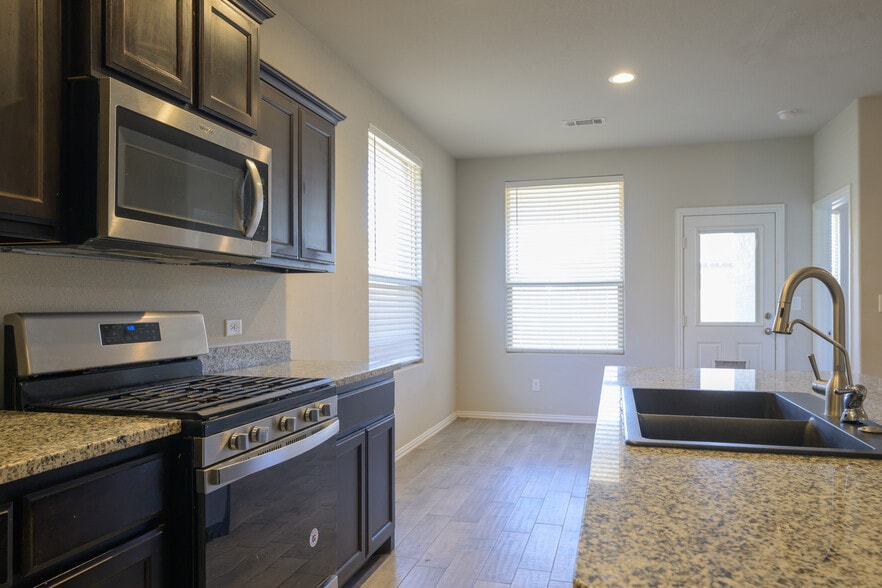 Building Photo - 6900 Brite Rd