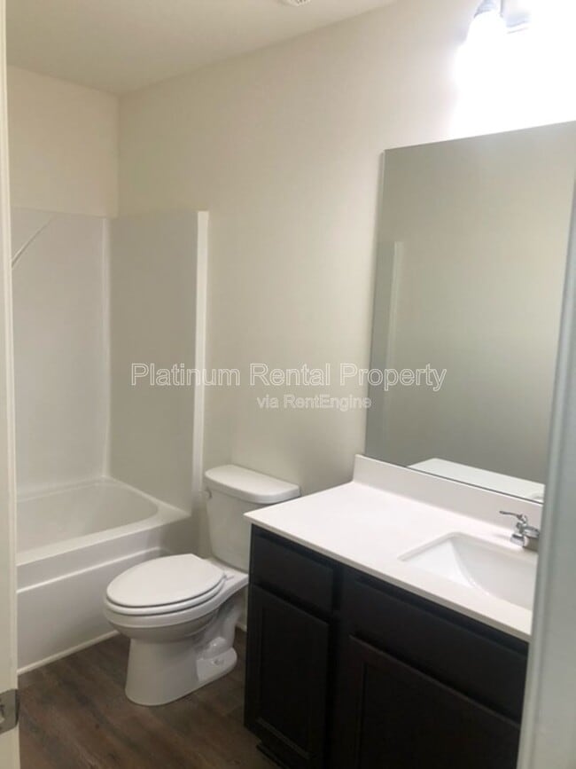 Building Photo - 202 Grand Central Wy