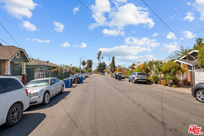 Building Photo - 2422 W 30th St