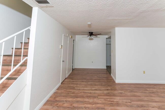 Building Photo - >>>>> TWO BEDROOM 1.5 BATHS TOWN-HOME STYL...