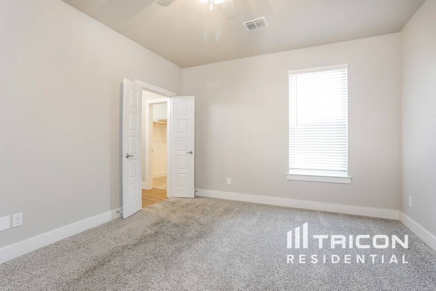 Building Photo - 10321 Ft Teran Trl