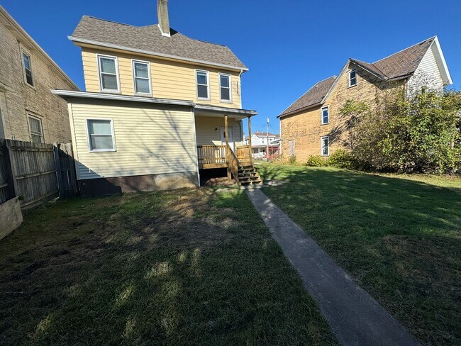 Building Photo - Enormous Completely Updated 4-Bedroom 1-Bath House w/ Flat Yard!!!