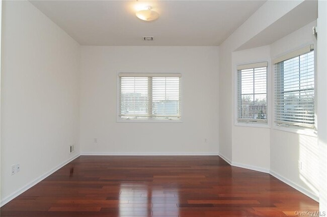 Building Photo - 330 Maple Ave