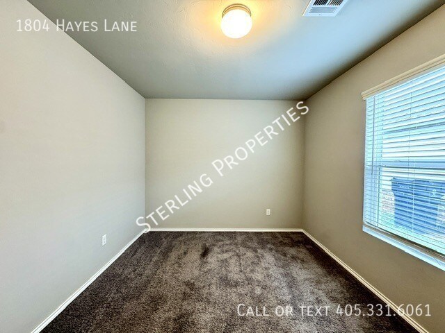 Building Photo - 1804 Hayes Ln