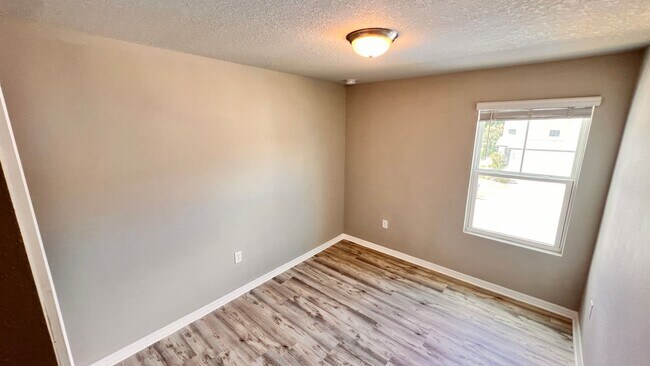 Building Photo - 413 Legacy Lp