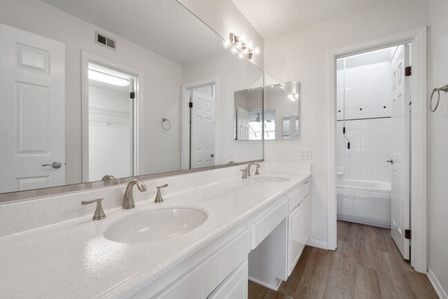 Building Photo - Stunning Waterfront Townhome in Huntington Beach!