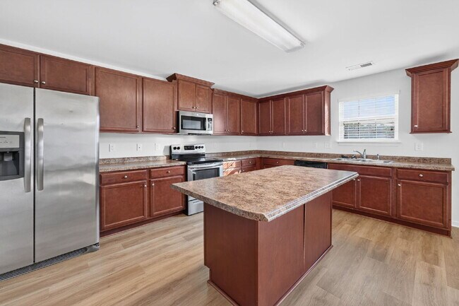 Building Photo - Expansive 4-bedroom, 3.5-bathroom single-family home boasts 3,150 sq. ft.