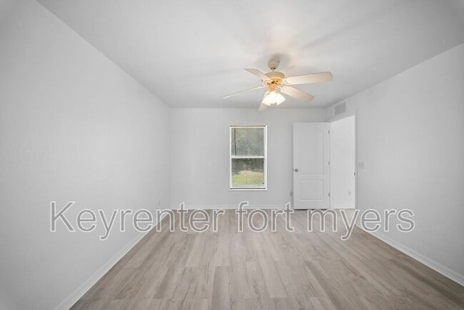 Building Photo - 3213 17th St SW