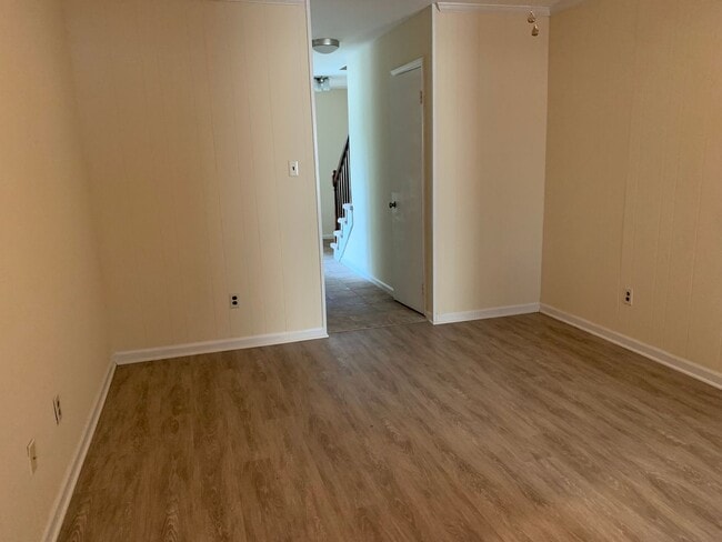 Building Photo - Available Now! Limited time price DROP! - End unit townhome