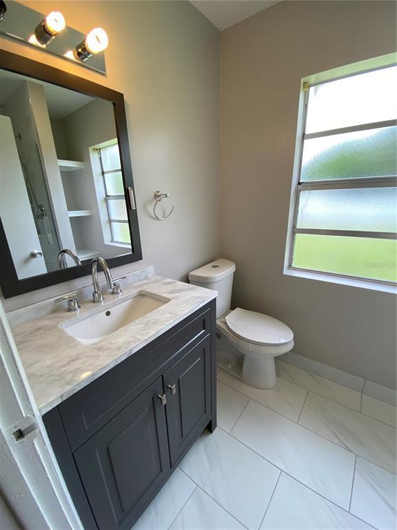 Building Photo - 1044 N Bumby Ave