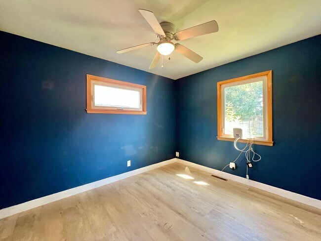 Building Photo - Beautiful 4-Bed, 2-Bath Single-Family Home!