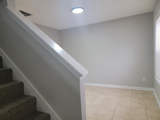 Building Photo - Quiet Comfort - Modern Home - HAFC Voucher...