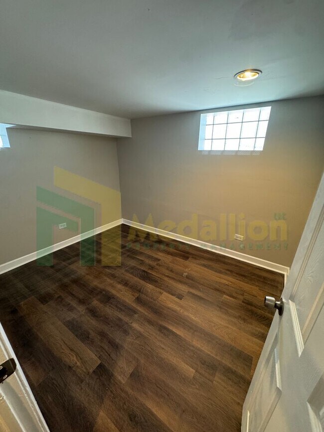 Building Photo - 9648 S Yale Ave