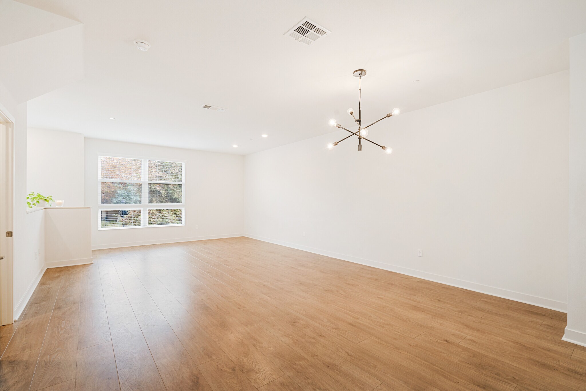 Building Photo - 2700 E Chaucer St