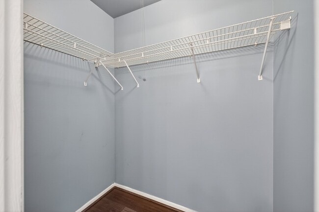 Building Photo - 1700 Lakecliffe Dr