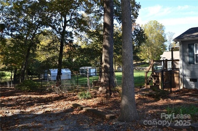 Building Photo - 1212 Beechwood Dr