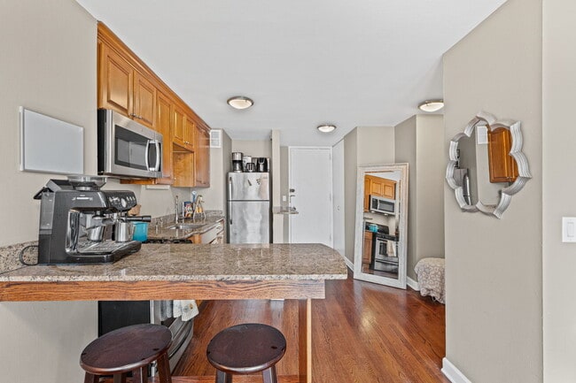 Building Photo - 1 E Scott St