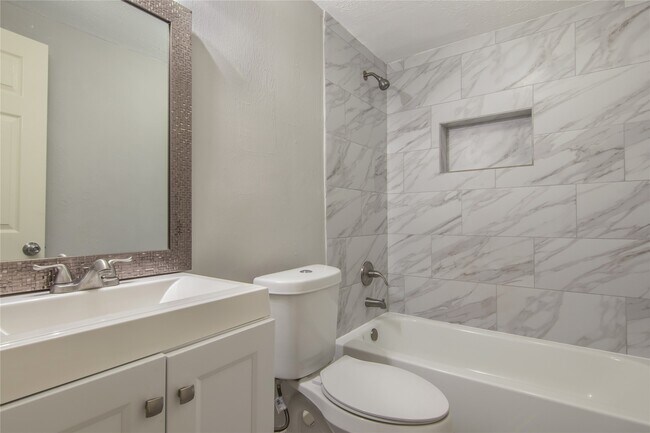 Building Photo - 4401 Elmwood St