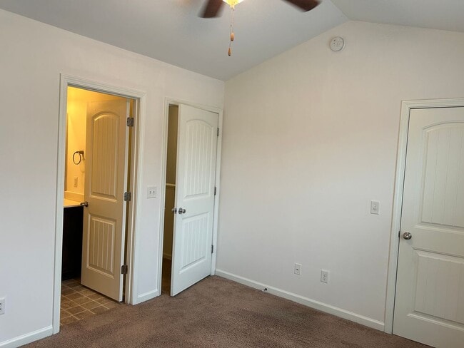 Building Photo - 208 Jordan Ln