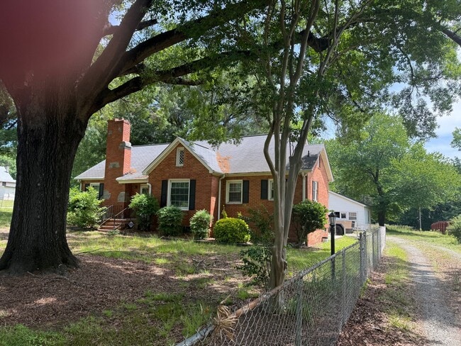 Building Photo - 4608 Beatties Ford Rd