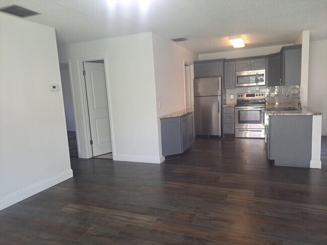 Building Photo - 2050 Oleander Blvd