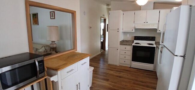 Building Photo - 1725 Hilton Head Blvd