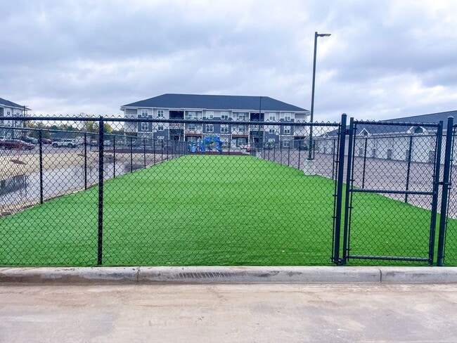 Building Photo - 1609 Doman Dr