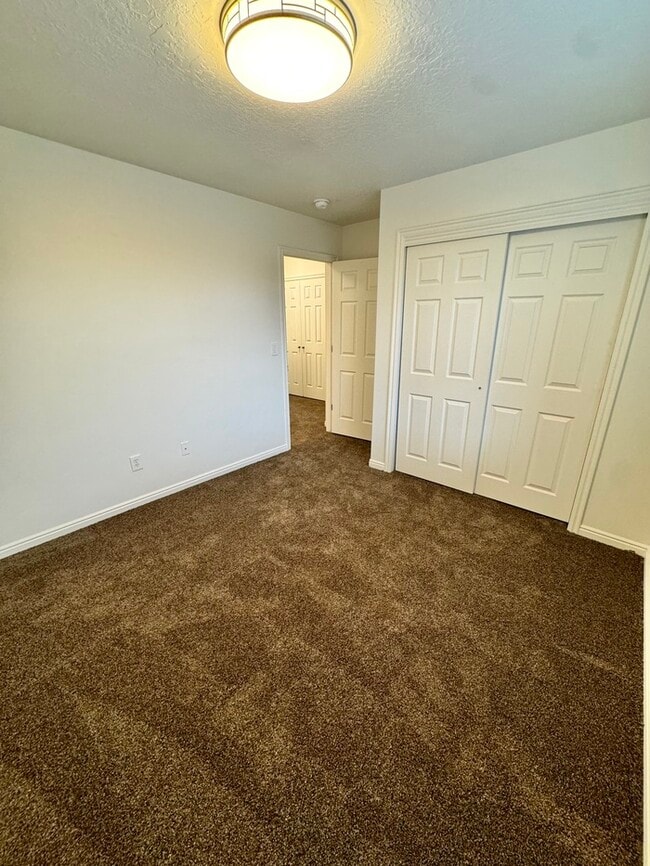 Building Photo - Your Next Home Awaits!