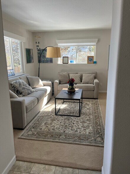 Building Photo - 2240 Hillsdale Cir