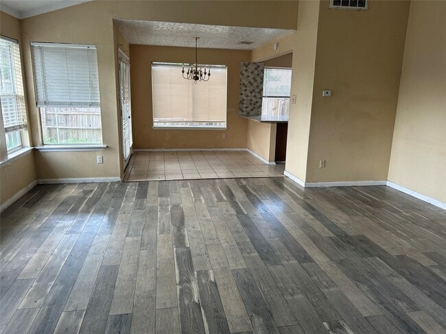 Building Photo - 1154 W Brompton Dr