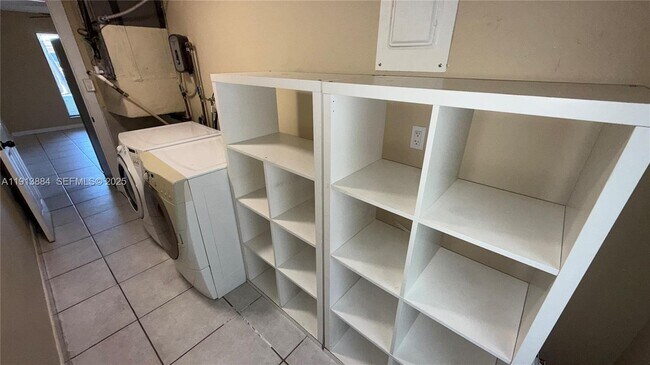 Building Photo - 6625 SW 49th St