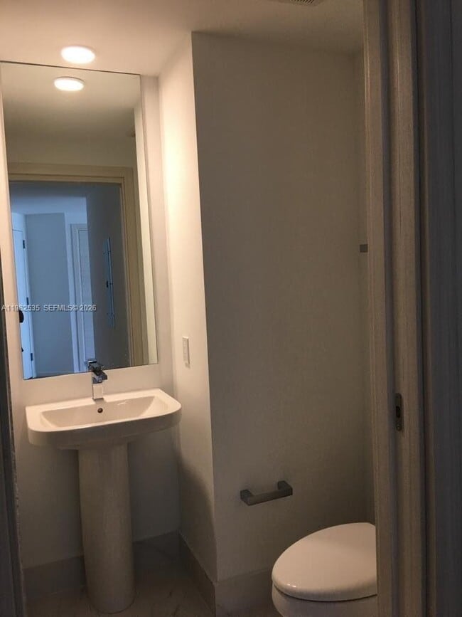 Building Photo - 801 S Miami Ave