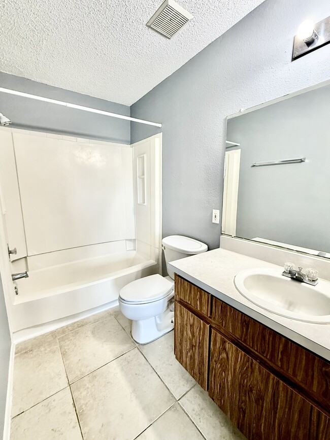 Building Photo - 455 Alt 19