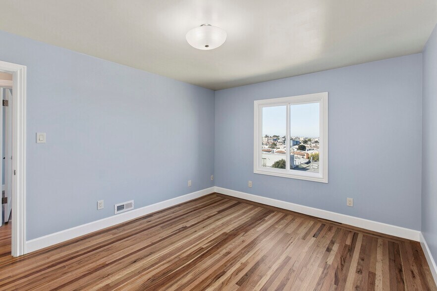 Building Photo - 1629 20th Ave