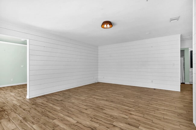 Building Photo - 401 E St